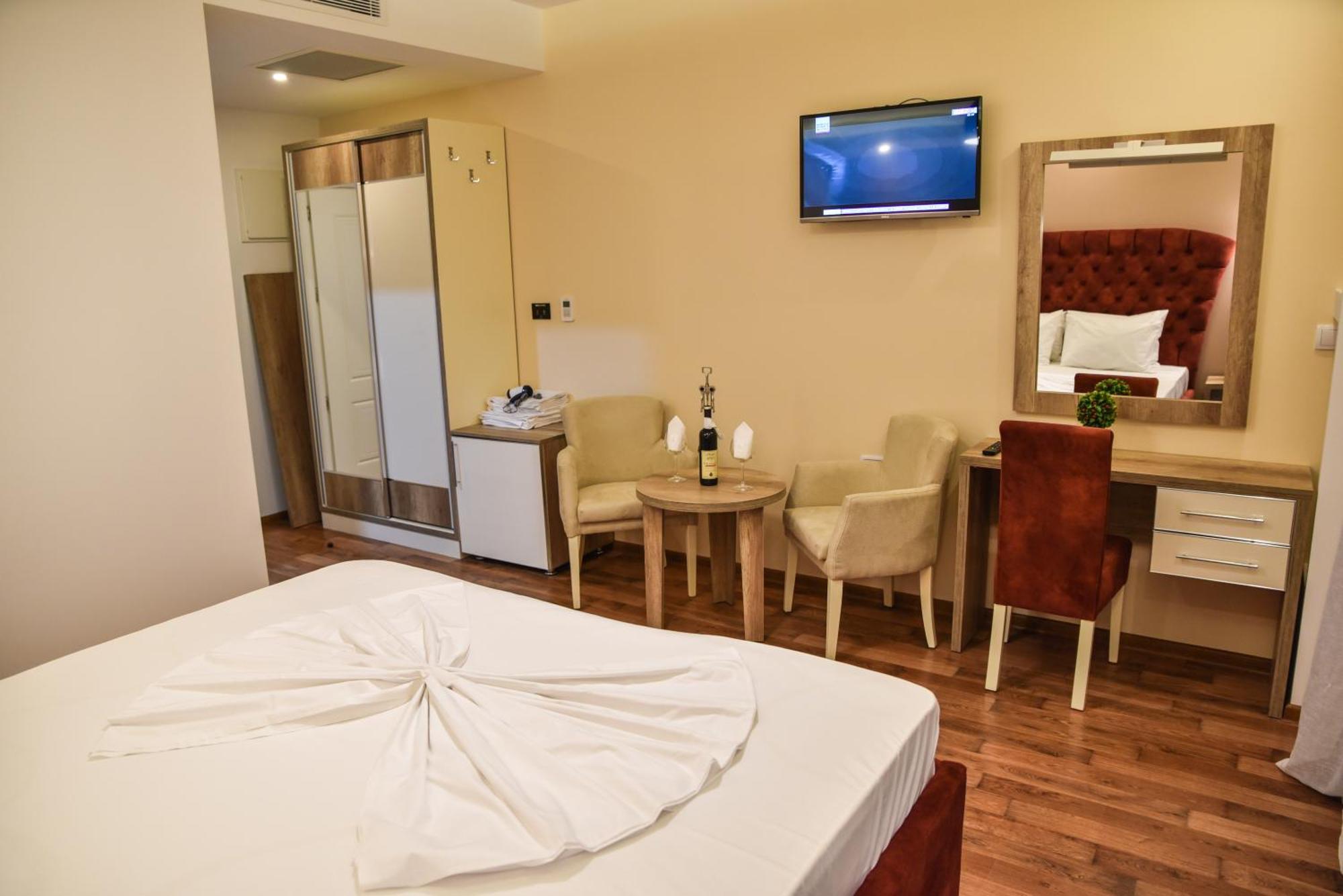 Hotel Evropa Ulcinj Cameră foto